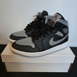 Nike Air Jordan 1 Mid Black/Particle Gray BQ6472-007 Women’s Size 10.5 / Men's 9